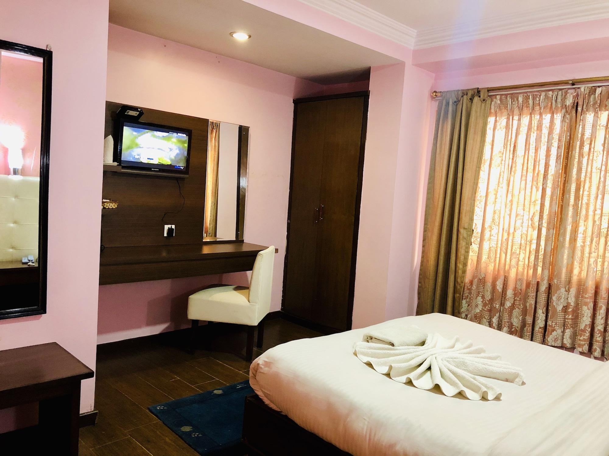 Backyard Hotel Kathmandu Esterno foto