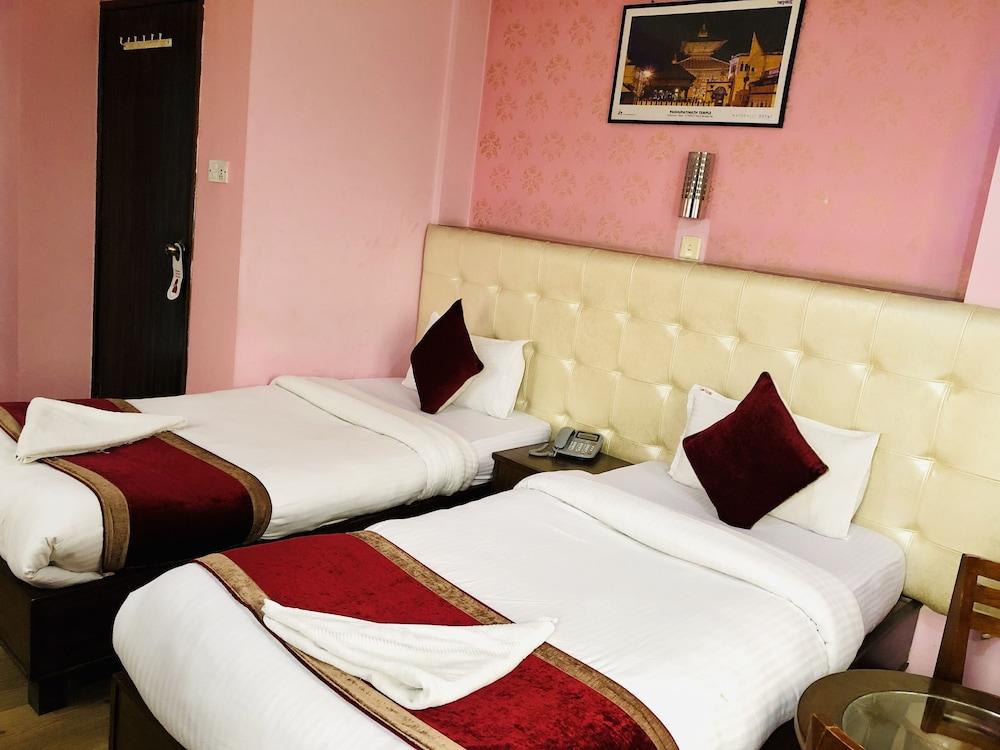 Backyard Hotel Kathmandu Esterno foto