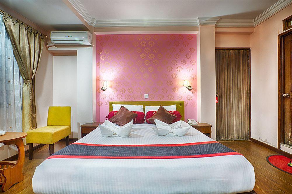 Backyard Hotel Kathmandu Esterno foto
