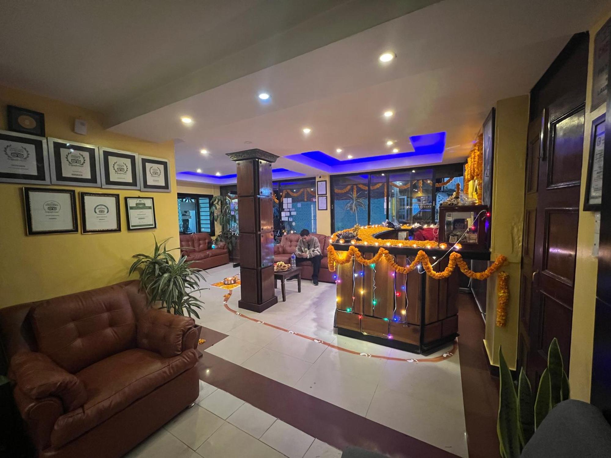 Backyard Hotel Kathmandu Esterno foto