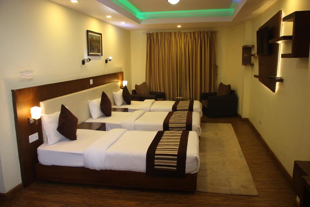 Backyard Hotel Kathmandu Esterno foto