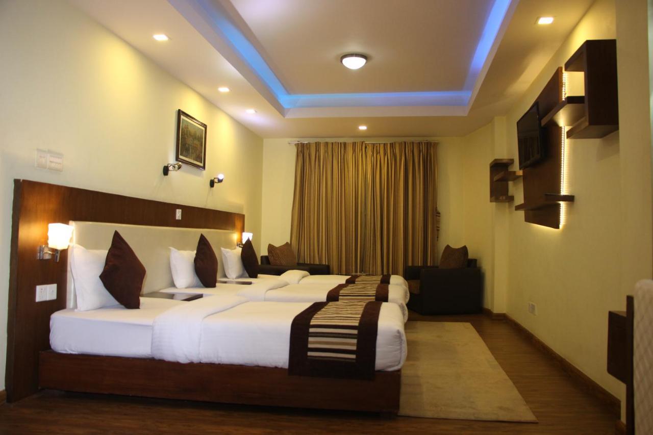 Backyard Hotel Kathmandu Esterno foto