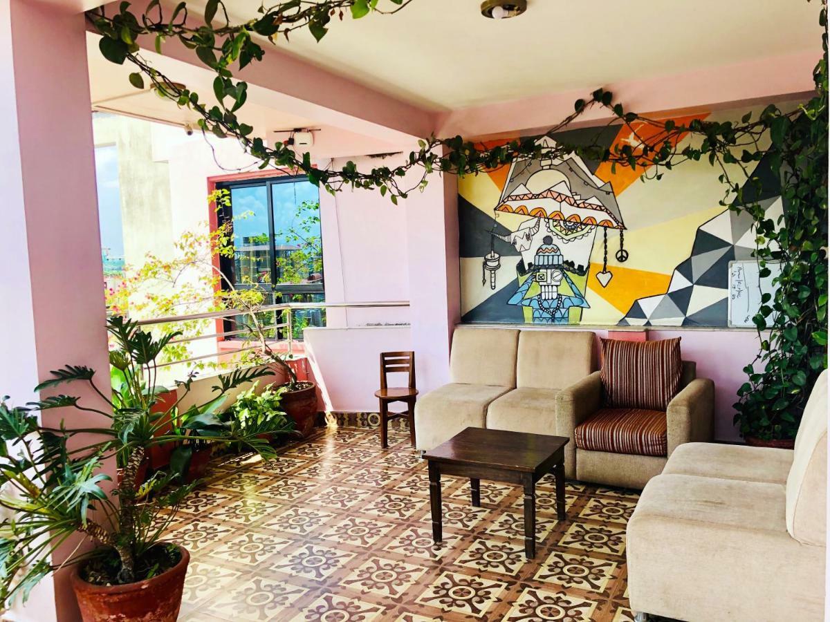 Backyard Hotel Kathmandu Esterno foto